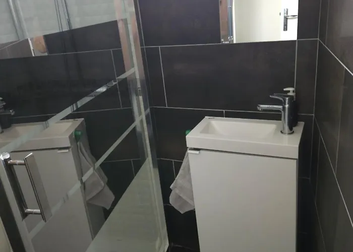 Chez Christina 250m De La Homestay szállás